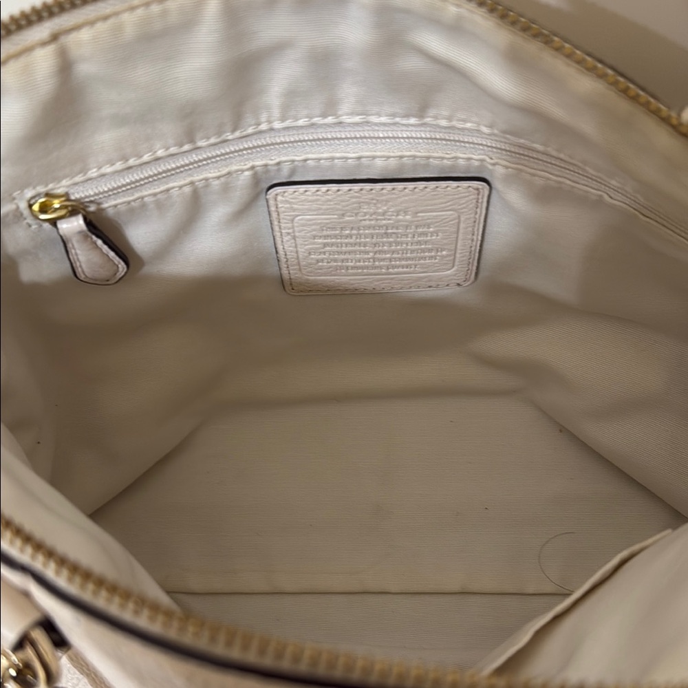 COPY - Coach Cream Shoulder Bag with Gold Accents - Picture 4 of 16